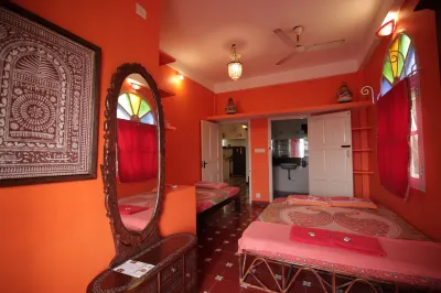 Holi-Wood Guesthouse