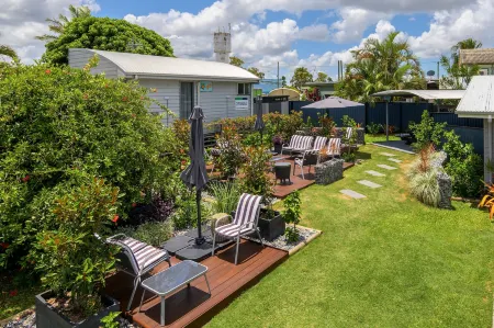 Tin Can Bay's Sleepy Lagoon Motel Отели рядом с достопримечательностью «BIG4 Rainbow Beach Holiday Park»