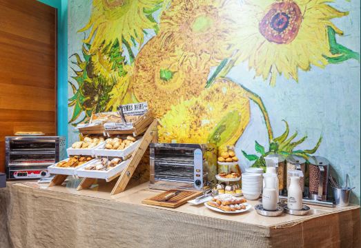 Casual Valencia De Las Artes Over view