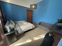 Spacious House- Parking Garden & Central Location