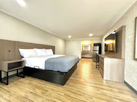 Economy Suites Extended Stay Tulsa Hotels near Benton Park