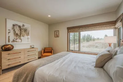 Wilderness Club Escape For 14!