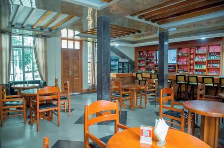 MARONA CITY HOTEL Отели в г. Мбея