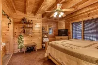 Er260- Magical Moments Great Location- Close to Town 1 Bedroom Cabin by RedAwning