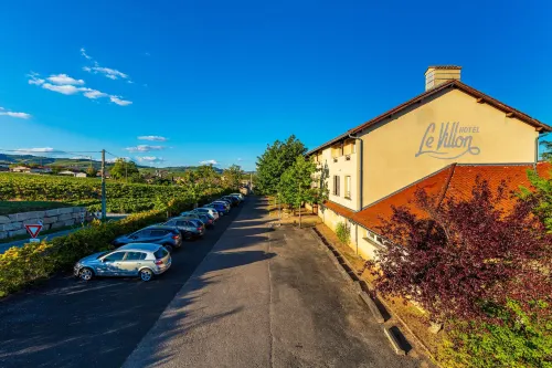 Logis Hotel Noemys Morgon Hôtels à : Villié-Morgon