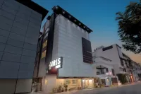 Iris Park Hotel Hotels near Dada Ram Singh chowk