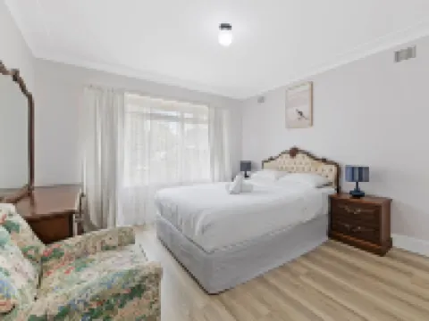 KozyGuru | Blacktown | Peaceful 3B House Hotels in Blacktown