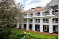 Hotel Suisse Hotels in Kandy