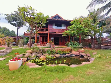 Moc Homestay & Villa Отели рядом с достопримечательностью «Quang Minh Temple»