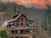 Private Mountain Cabin Retreat 1.5 acres, Amazing Views, Hot Tub, STARLINK Wifi Hotels in Notla