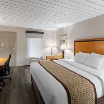Baymont by Wyndham Knoxville I-75 Hotels near Fountain City Lake And Park