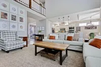 Large Modern 6 Bedroom Farmhouse with Custom Theat