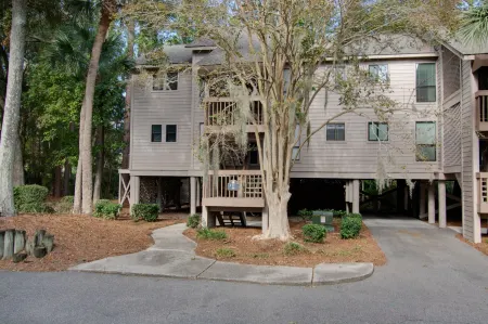 Spacious Condo in the Heart of Hilton Head Отели в г. Хилтон-Хед-Айленд