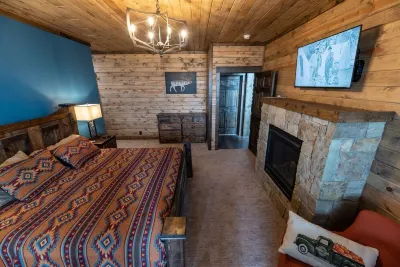 Scenic All-Season Mtn Retreat@Lake; Hot Tub & Sauna; Near Ynp, Outdoor Adventure