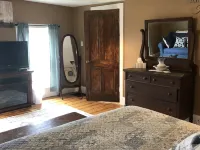 "Just an Old Farm House" is a comfortable and cozy country house.