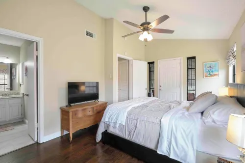 Adorable 2/2 Home-Patio, Games, Spa Vibes!  Weekend getaways or work stays