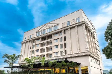 Mastiff Grand the Sia Palace Suites & Banquets, Khopoli (Nr. Imagica) Отели в г. Райгад