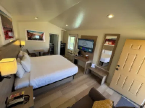 Mountain Ridge Cabins & Lodging Between Bryce and Zion National Park