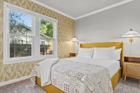 Fall Sale! Pool, Pets, Near DT, Quiet, Games!