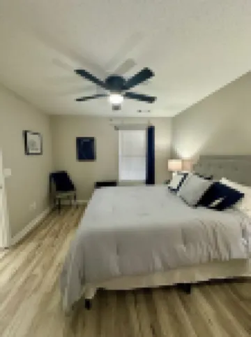 Very short walk to Downtown!  Completely renovated.  Sleeps six.