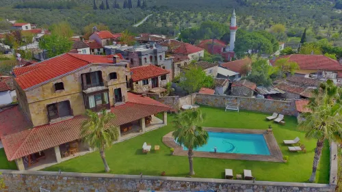 The Mira House - Pools