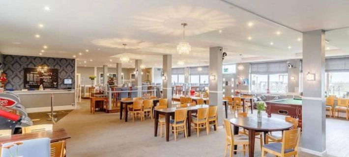 Villa - Sleeps 6 - Pets Ok - Pool - Parking Hotels in Lowestoft
