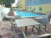 Comfort Inn & Suites Destin Near Henderson Beach - Swimmingpools