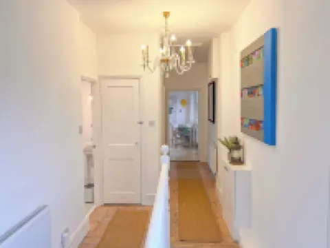 格林威治中心歷史悠久的三卧室住宅