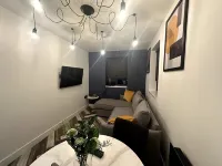 Adam Court Studios and Apartments Hotel a Eye