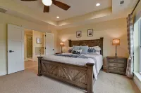 Luxury 5 bedroom, Mountain Views, Hot Tub, Game Room, Gourmet Kitchen, Hiking