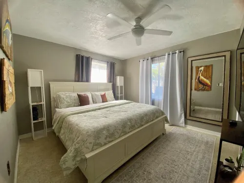 Charming 2-bedroom house in marvelous Ormond Beach with WiFi, AC. Great getaway!