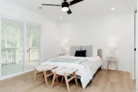 Modern Kentucky Lakefront Home + Dock