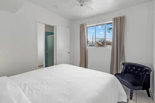 NEW LISTING: Boho Bungalow, Center City Base