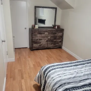 Beautiful Newly Renovated Basement Apartment