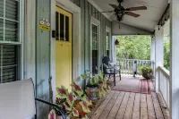 Charming 3-bedroom farmhouse private 15 minutes to downtown Chattanooga