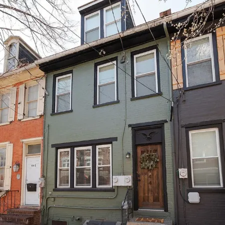 Quaint Townhome on Queen