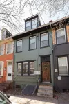 Quaint Townhome on Queen