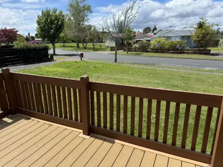 2 Double 1 Single 1 Sofa Beds Studio A Отели рядом с достопримечательностью «Парадайс Вэлли Спрингс»