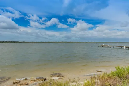 NEW EXCLUSIVE LISTING ''  COASTAL TREEHOUSE "  BEAUTIFUL BEACH NEIGHBORHOOD!!! Отели в г. Вилано-Бич