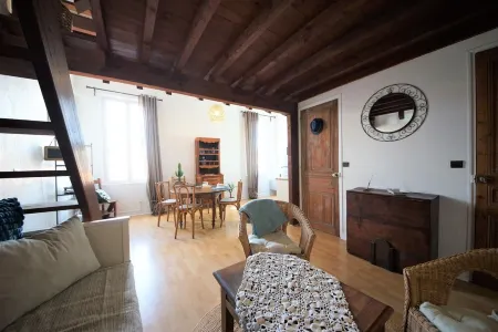 Rare Cassis duplex apartment, 5 minutes from the beach and port on foot