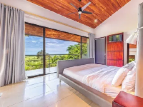 Exotica-All Suite House & Killer Views. On-site Staff-Gated Community-Paved Road Hôtels à : Savegre de Aguirre