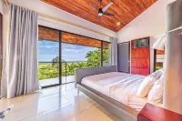 New!!-All Suite House & Killer Views. On-site Staff-Gated Community-Paved Road Hotels in Savegre