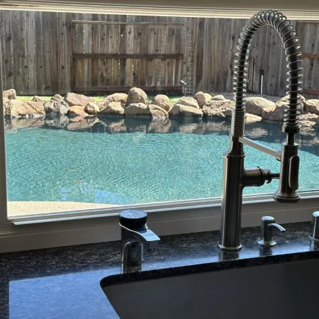 Spacious 4 Br Home, with Fireplace, Wet Bar, Pool, & Indoor Jacuzzi Tub.