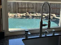 Serene Retreat: W/ Waterfall Pool, Proximity to Shopping & Gastronomic Delights.