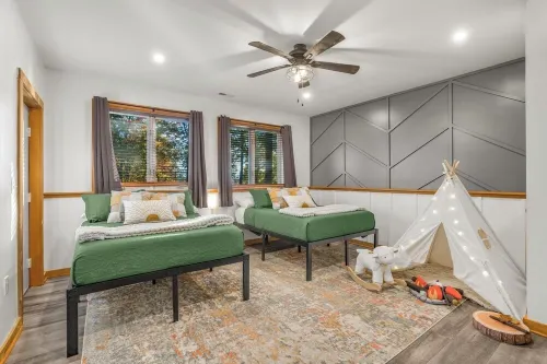 Huge/Mountain Views/Theater/Ski/HotTub/Sauna/GameRoom
