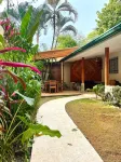 Spacious Villa Pool/Patio/Garden min from the Beach. H speed internet