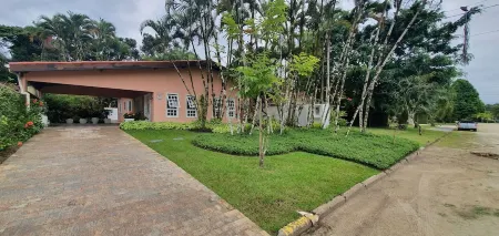 4 BEDROOM HOUSE - 10 PEOPLE