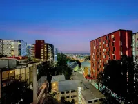 Whitaker Wish | Spacious, City Apt with Sea View