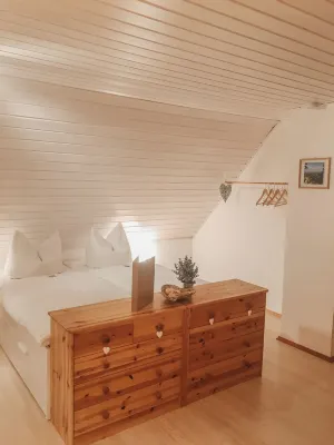 Vacation apartment in Dahner Felsenland, balcony and garden, Perfect for hikes Hahnfels 주변 호텔