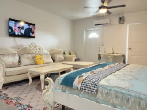 Classic Studio in Venetian Road